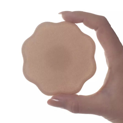 Bye Bra Fabric Nipple Covers Nude – diskretiški gėlės formos spenelių lipdukai, 1 pora