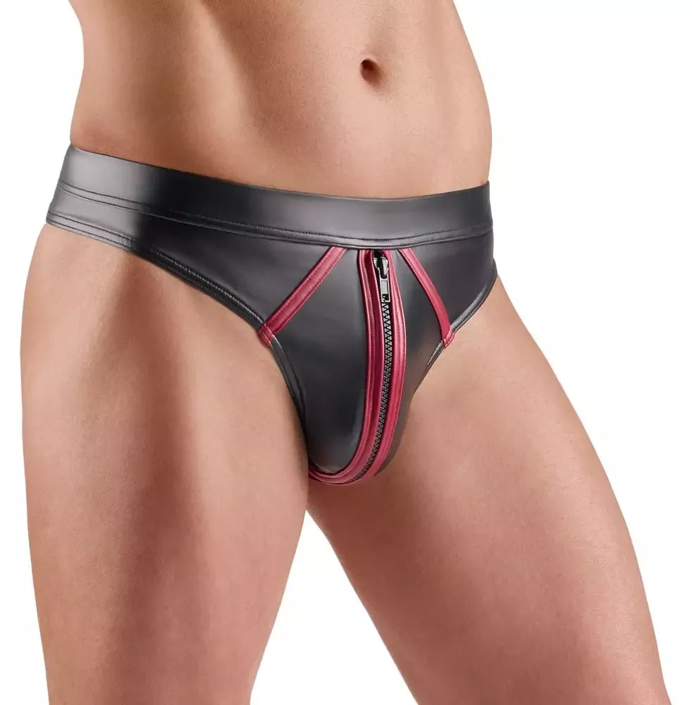 Svenjoyment 2XL dydžio vyriškos kelnaitės-tangai, juodos spalvos „wetlook“ su raudonomis detalėmis, tamprus modelis