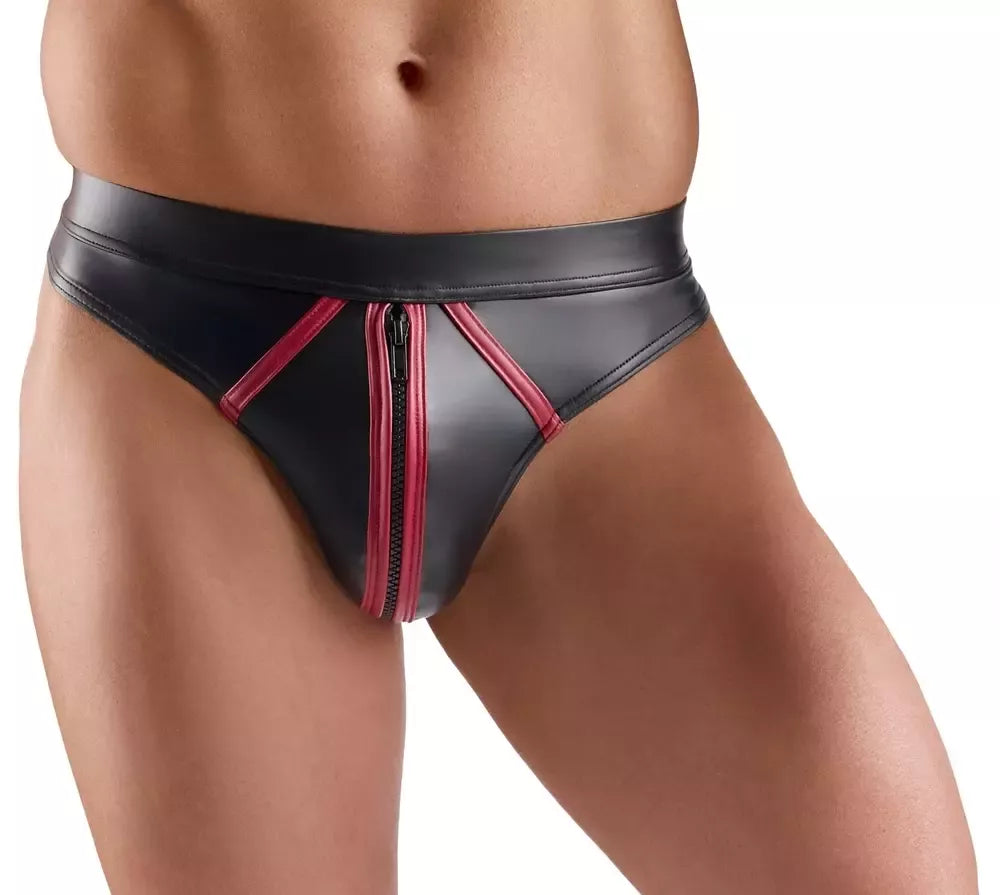 Svenjoyment 2XL dydžio vyriškos kelnaitės-tangai, juodos spalvos „wetlook“ su raudonomis detalėmis, tamprus modelis